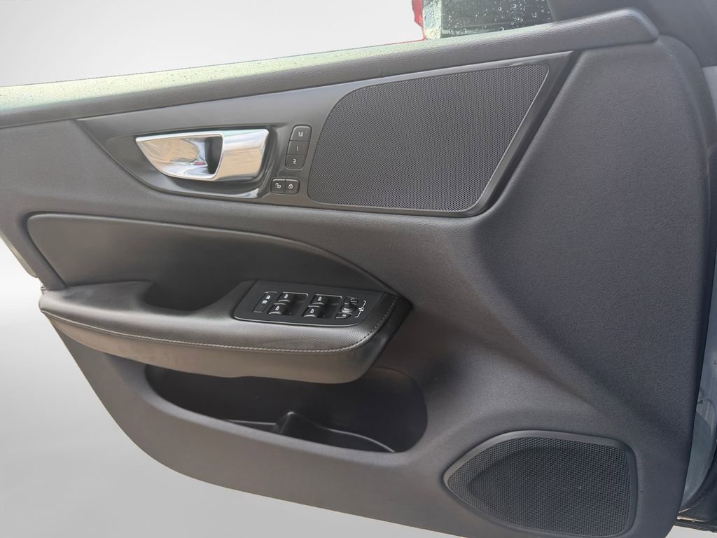 Used 2021 Volvo S60 T5 Momentum image 17