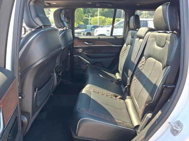 Used 2023 Jeep Grand Cherokee Summit w/ Luxury Tech Group V AWD/4WD image 18