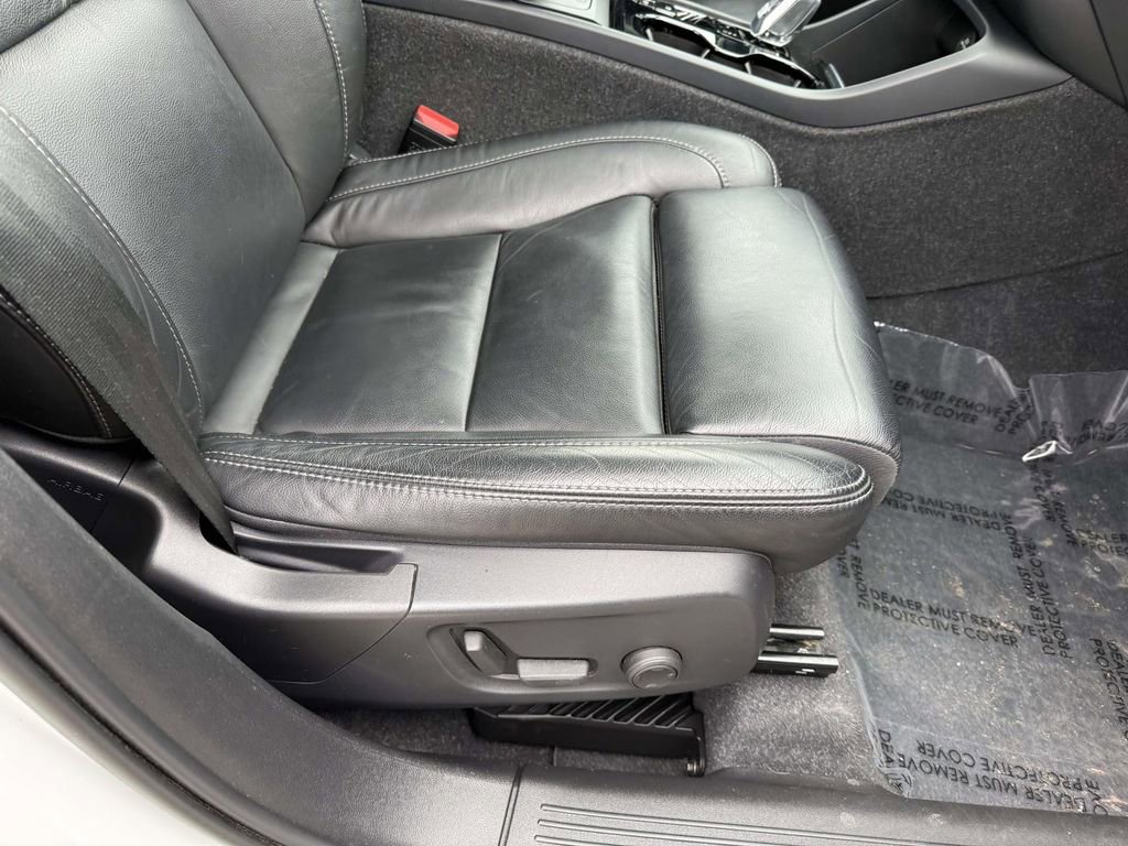 Used 2023 Volvo XC40 B5 Plus w/ Driver Assist Package image 15