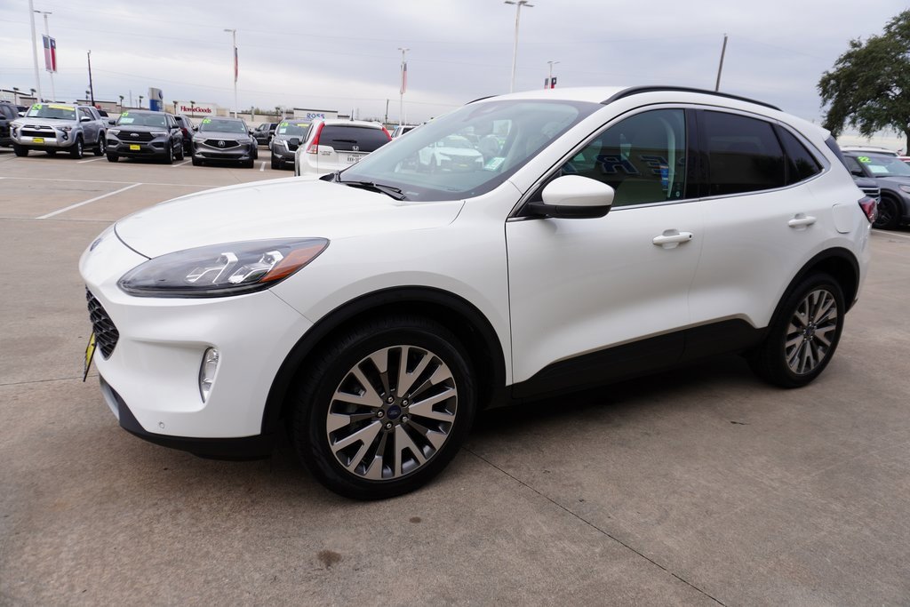 Certified 2022 Ford Escape Titanium image 3