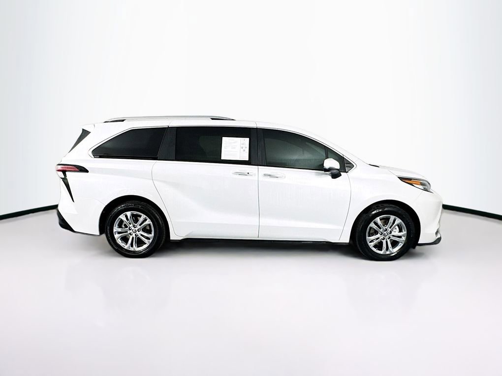 Used 2023 Toyota Sienna Platinum image 11