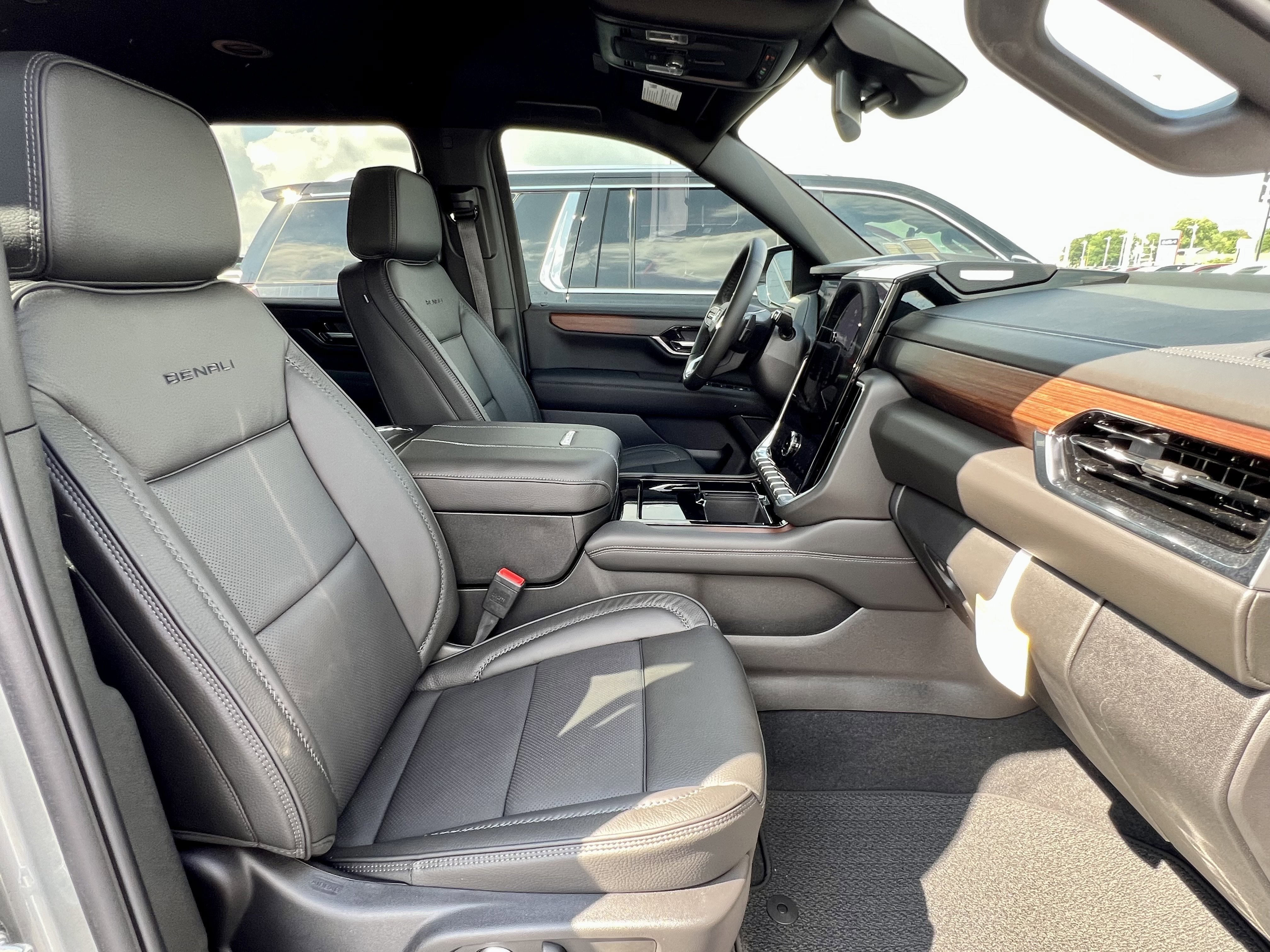 New 2025 GMC Yukon XL Denali image 41