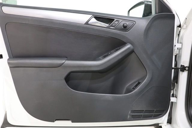 Used 2016 Volkswagen Jetta Sport FWD image 16