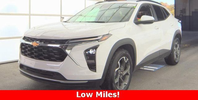 Used 2024 Chevrolet Trax LT w/ Driver Confidence Package image 1