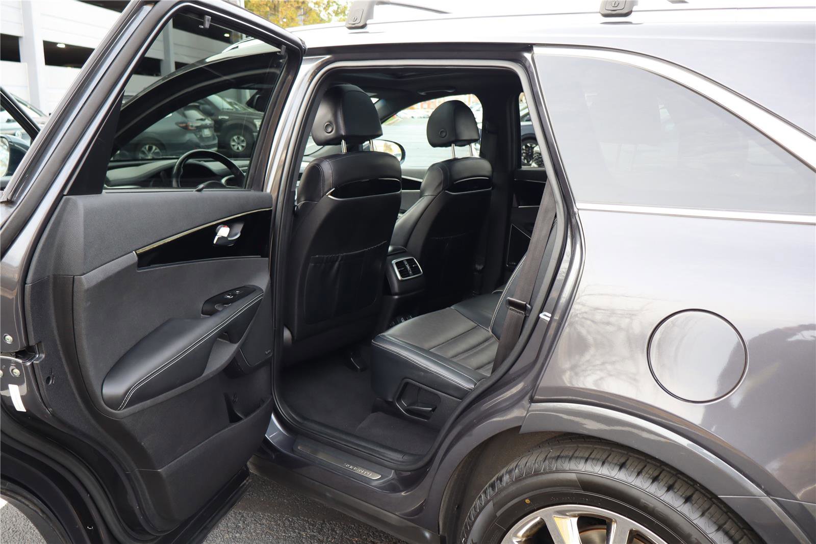 Used 2018 Kia Sorento SX image 25