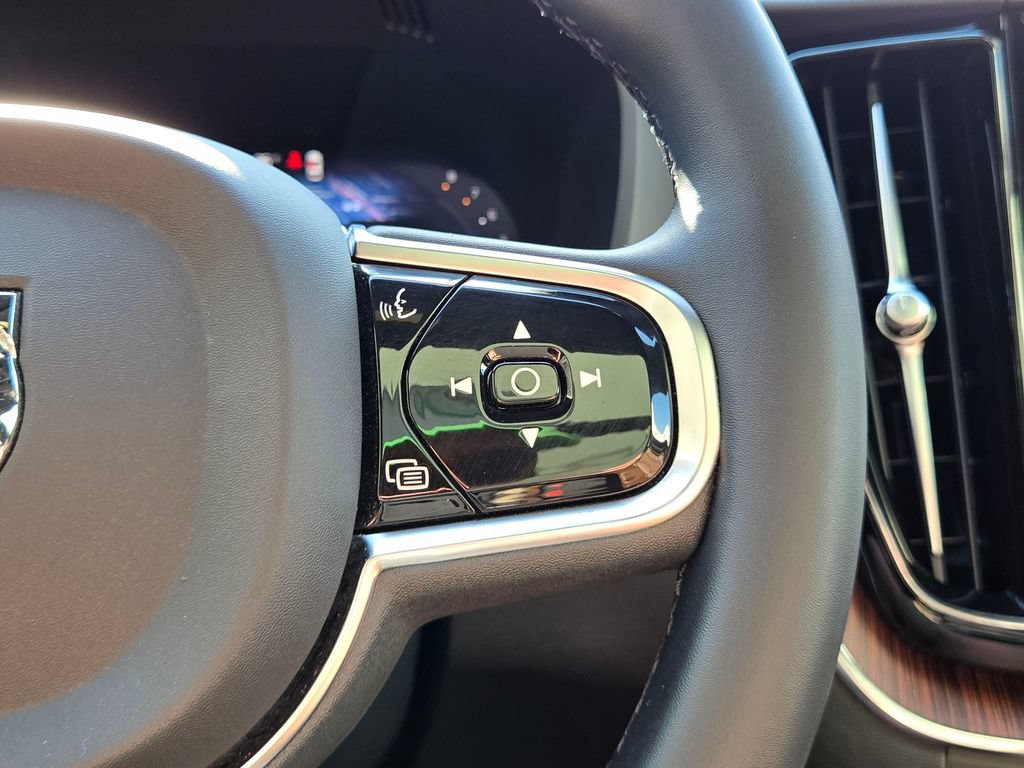 Certified 2023 Volvo XC60 B5 Plus w/ Climate Package AWD/4WD image 30
