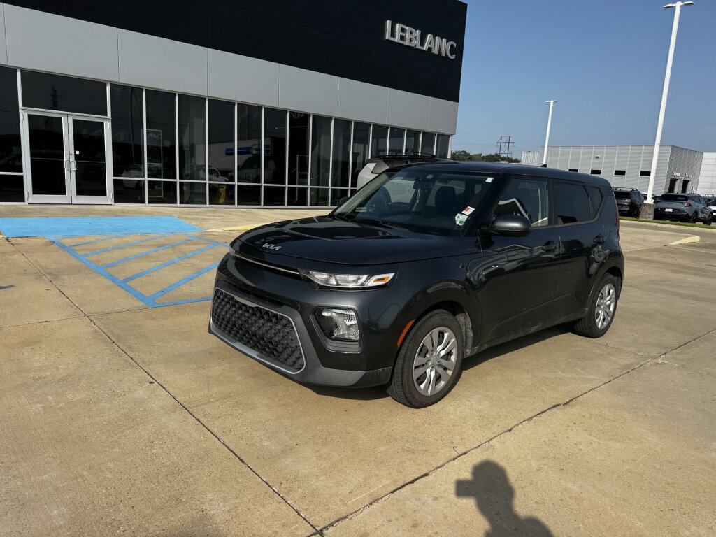 Certified 2022 Kia Soul LX FWD image 2