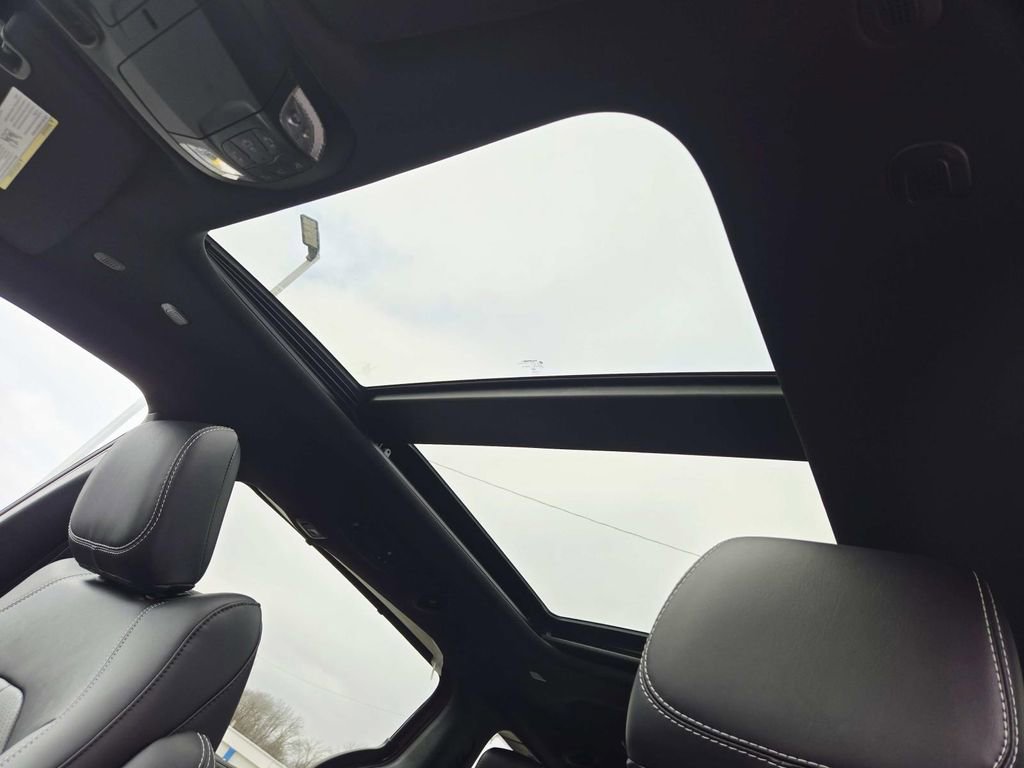 New 2026 Chrysler Pacifica Select image 9