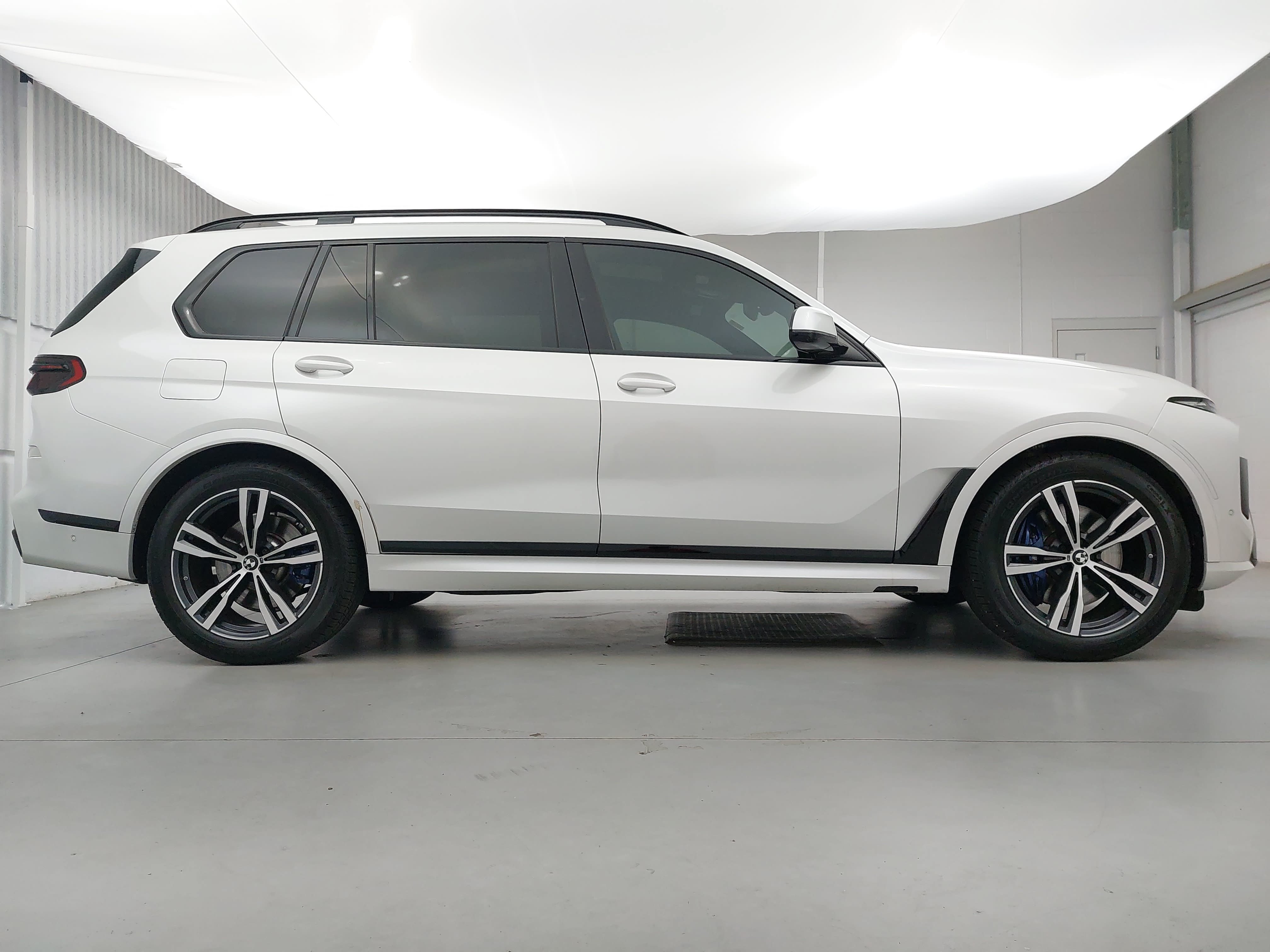 Used 2023 BMW X7 xDrive40i w/ Executive Package AWD/4WD image 8