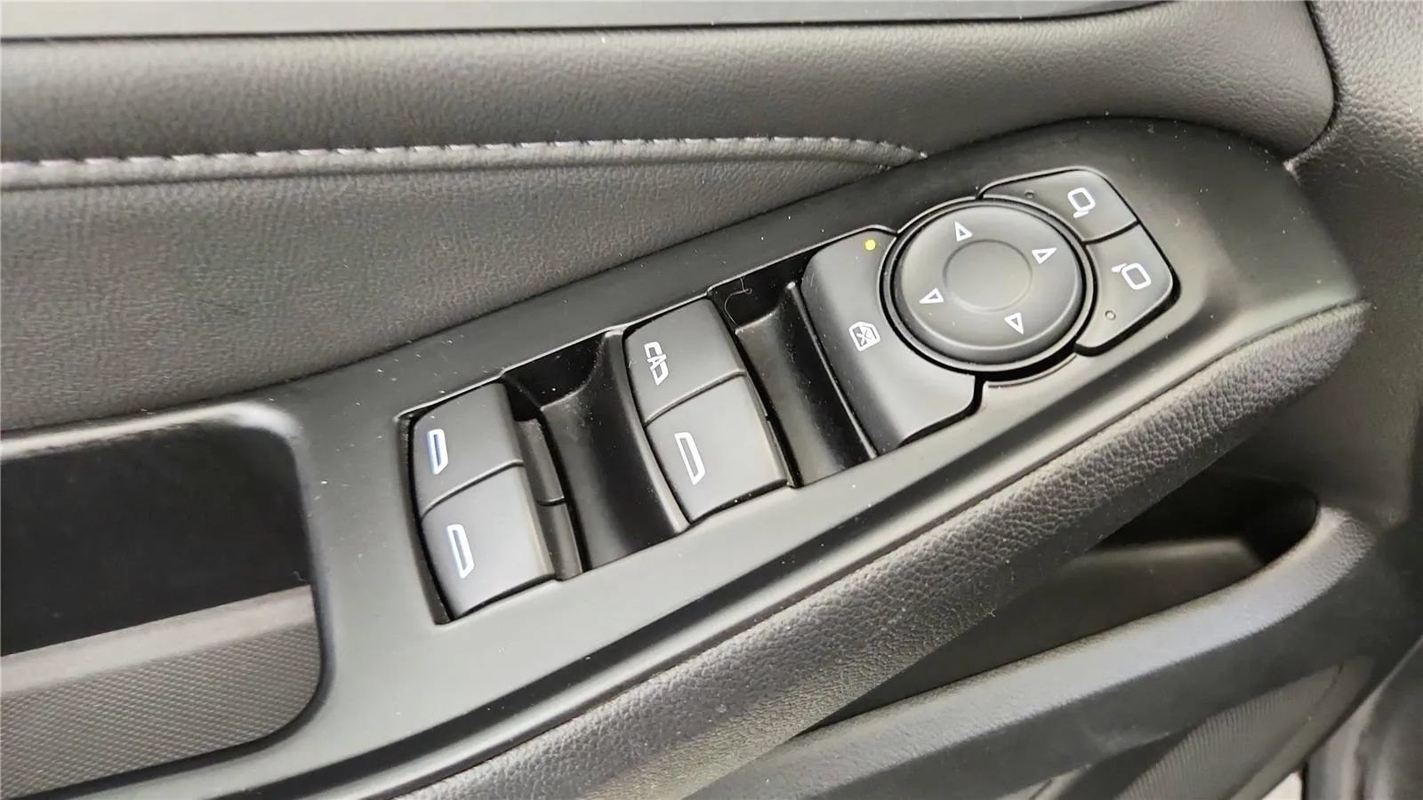 Used 2023 Chevrolet Traverse LT FWD image 32