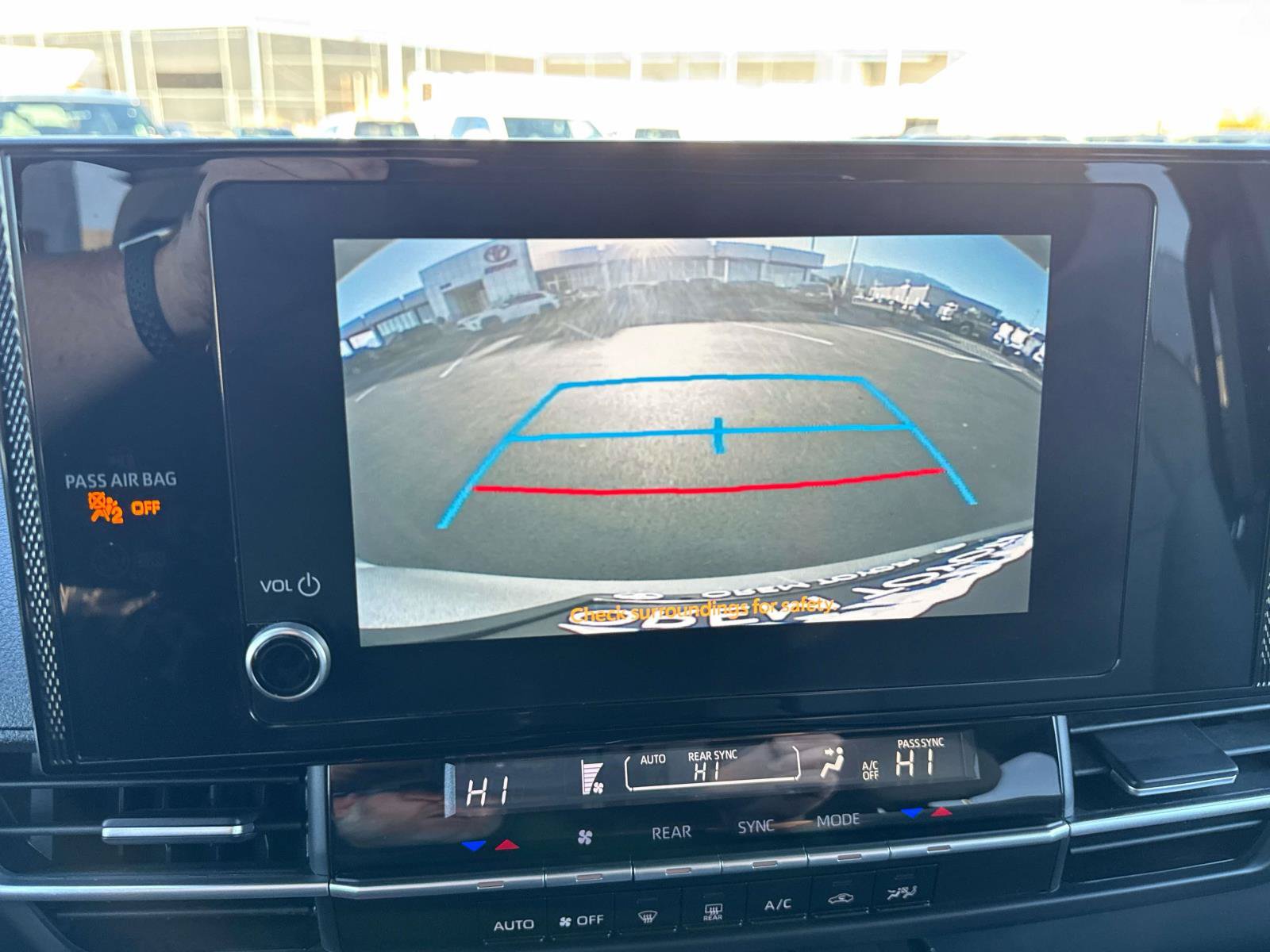 Used 2025 Toyota Sienna LE FWD image 23