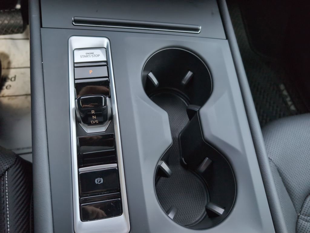 Used 2025 Volkswagen Atlas Cross Sport SE image 23