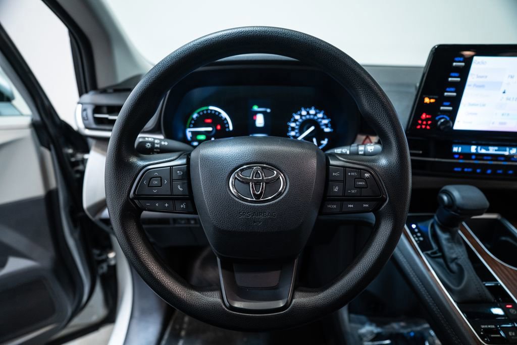 Certified 2023 Toyota Sienna LE image 17