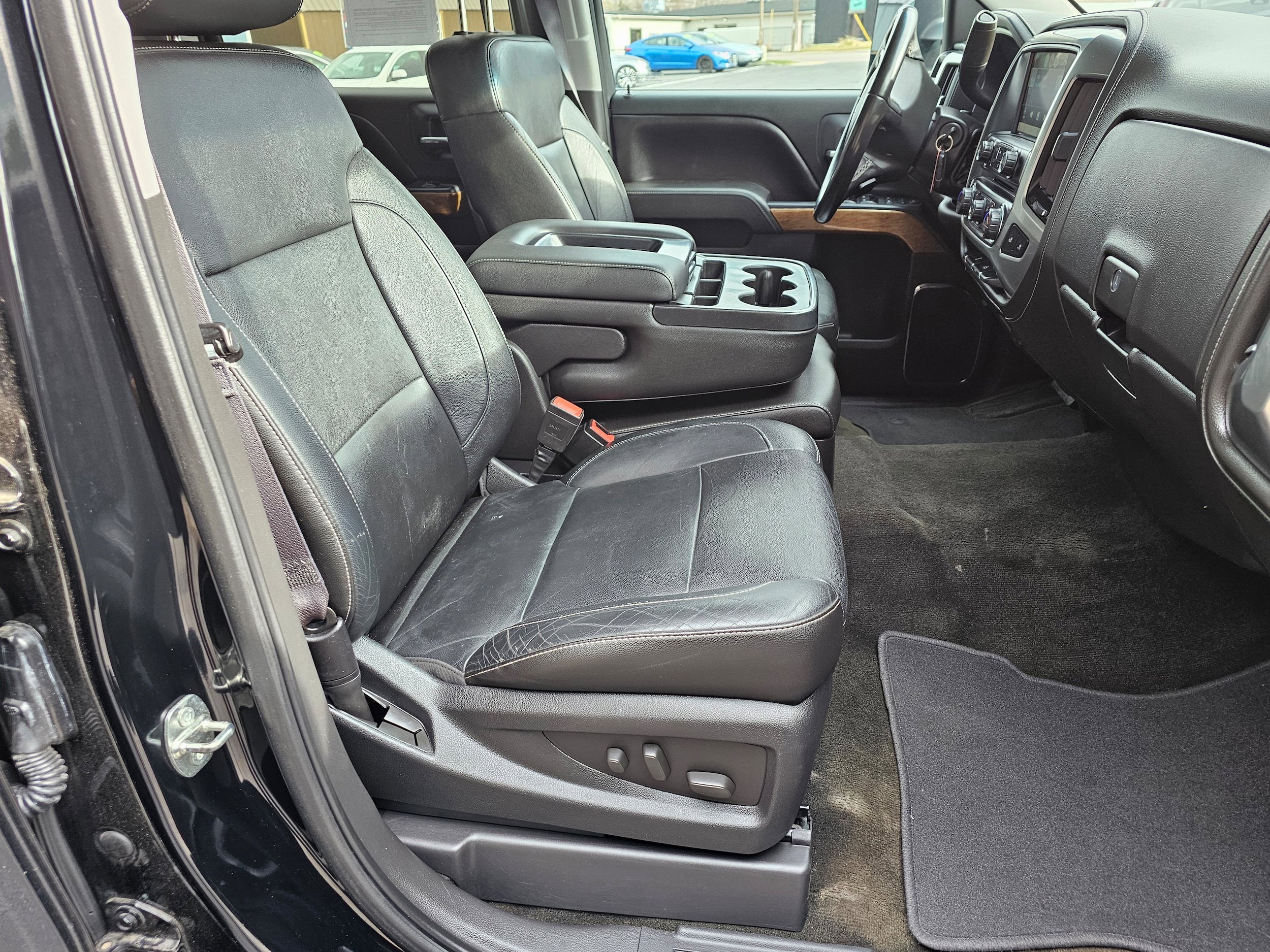 Used 2015 Chevrolet Silverado 1500 LTZ AWD/4WD image 19