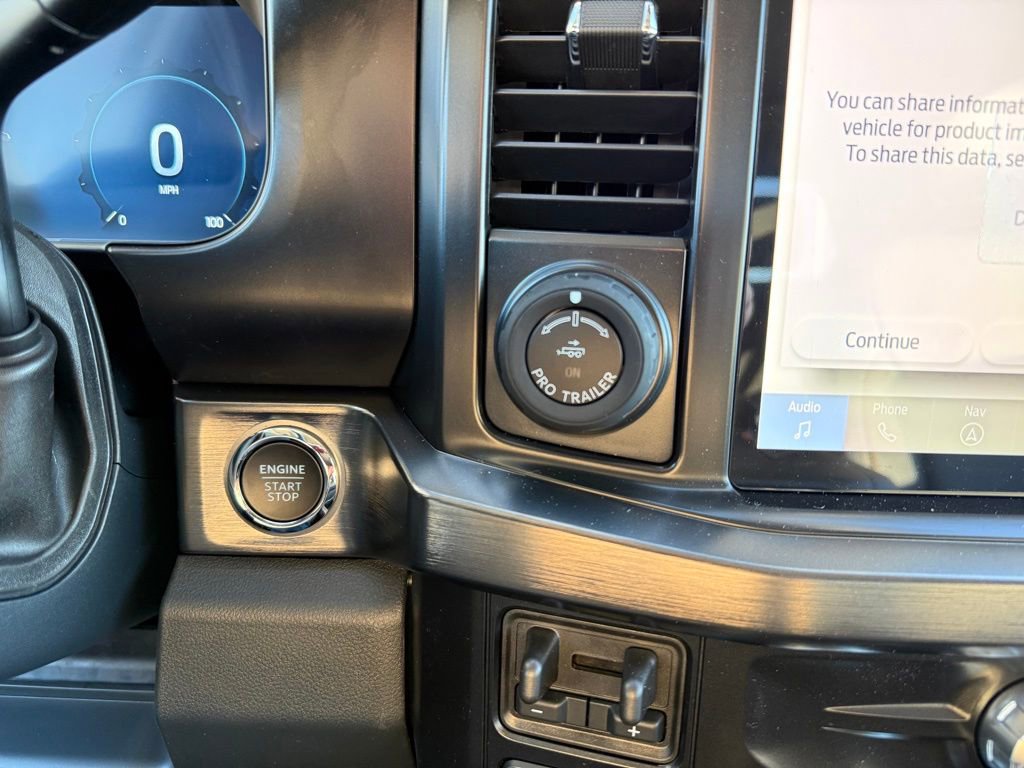 New 2026 Ford F250 Lariat w/ Black Appearance Package image 28