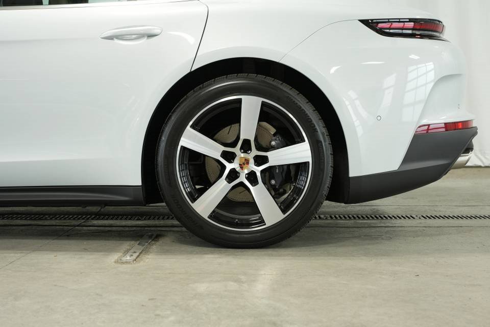 New 2025 Porsche Panamera 4 image 42