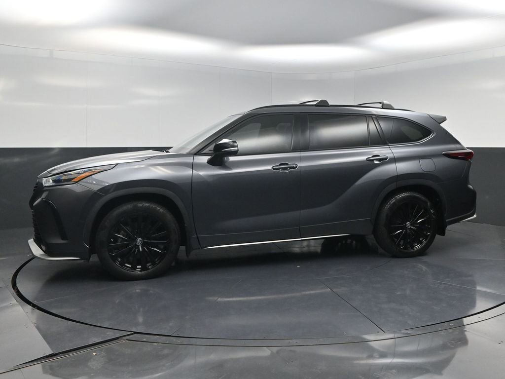 Used 2024 Toyota Highlander XSE FWD image 3