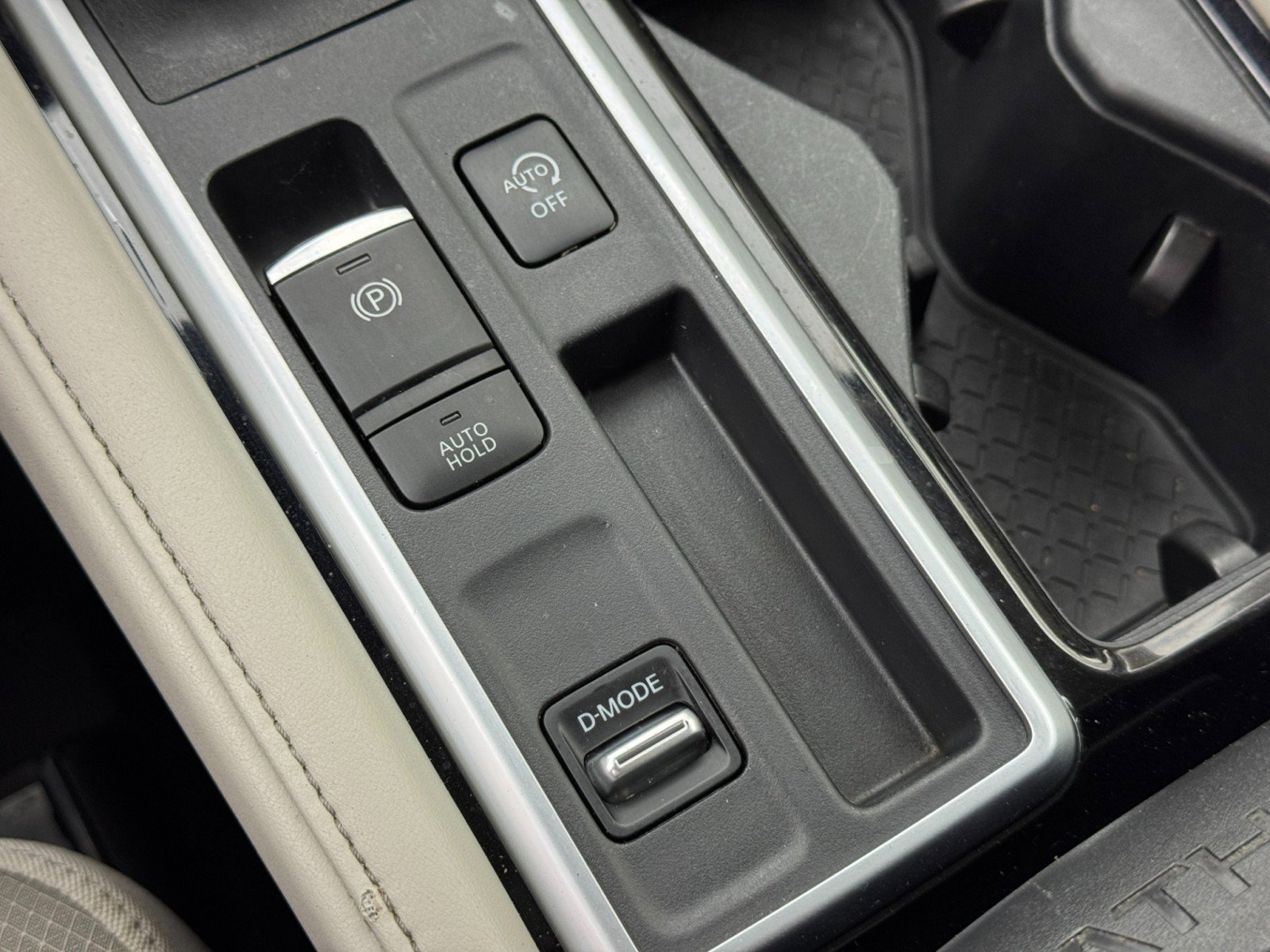 Used 2022 Nissan Pathfinder SV image 27
