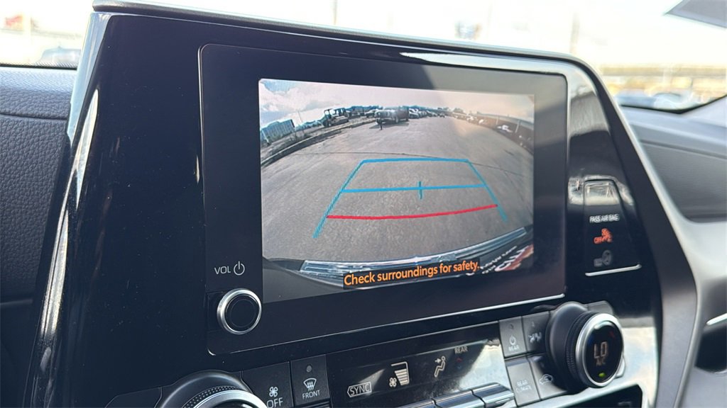 Used 2023 Toyota Highlander LE image 25