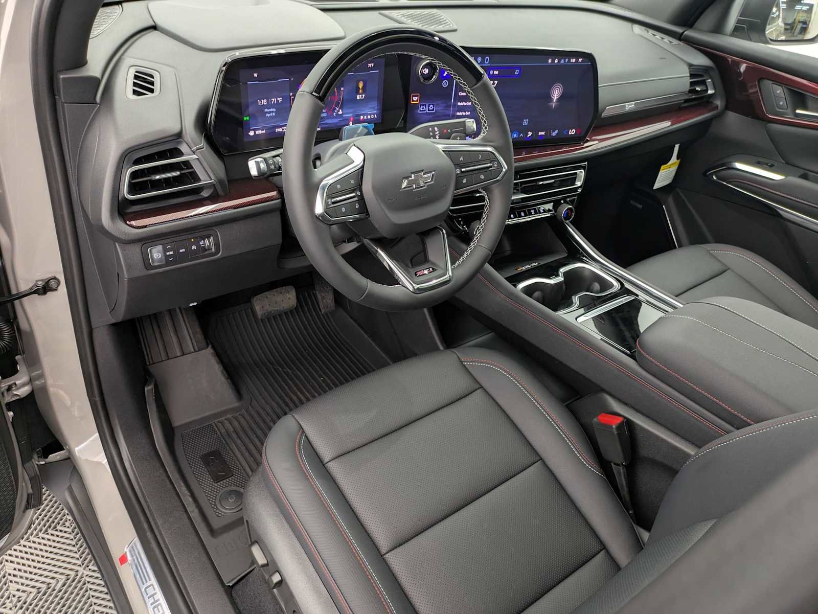 New 2026 Chevrolet Traverse Z71 image 2