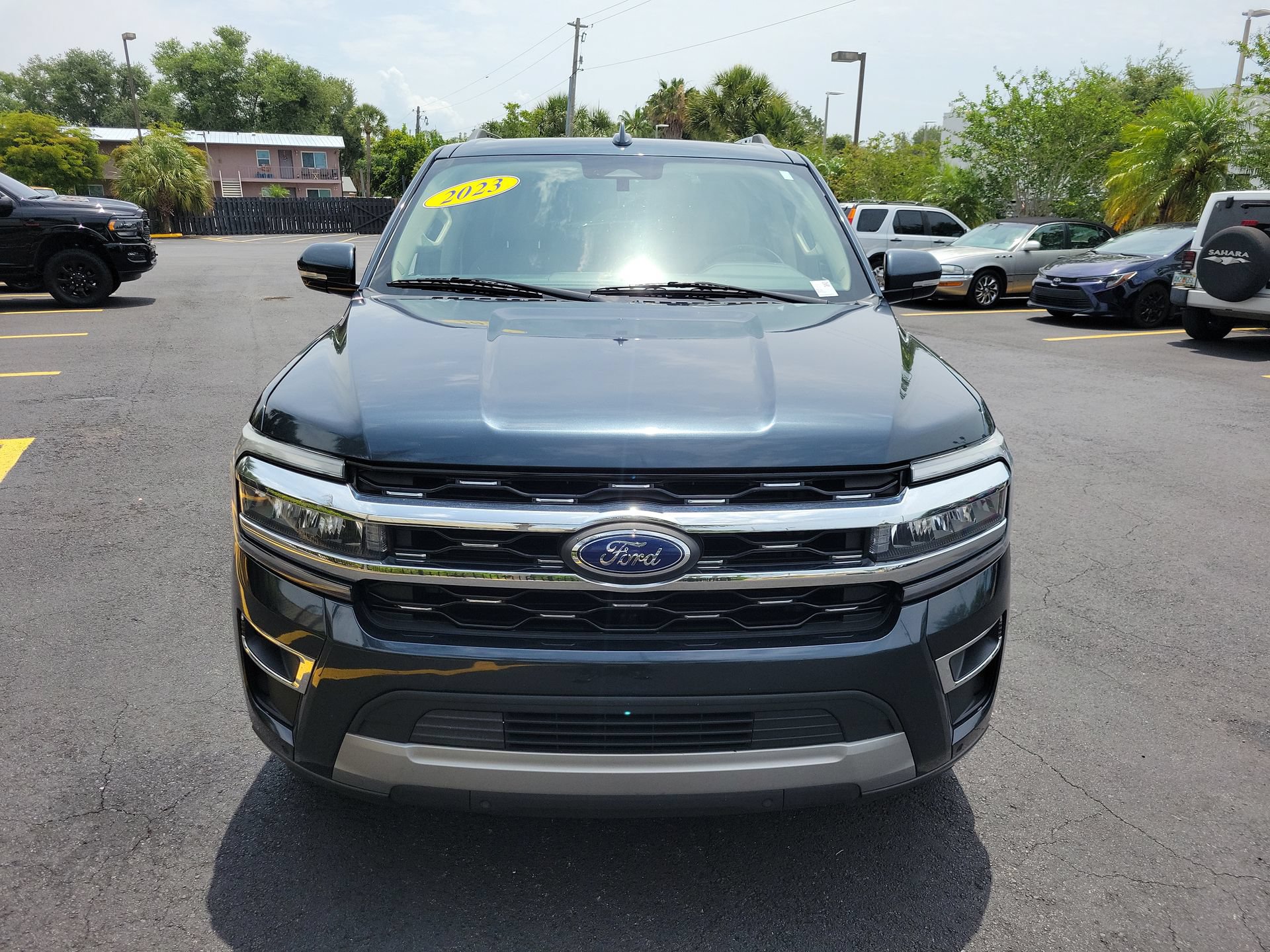 Used 2023 Ford Expedition Limited RWD image 4