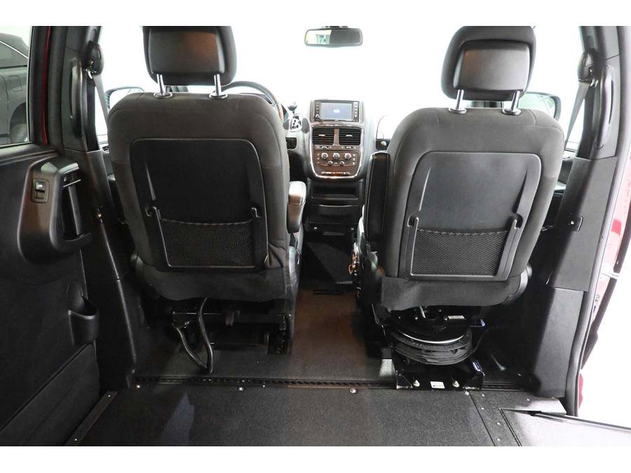 Used 2019 Dodge Grand Caravan SE FWD image 20