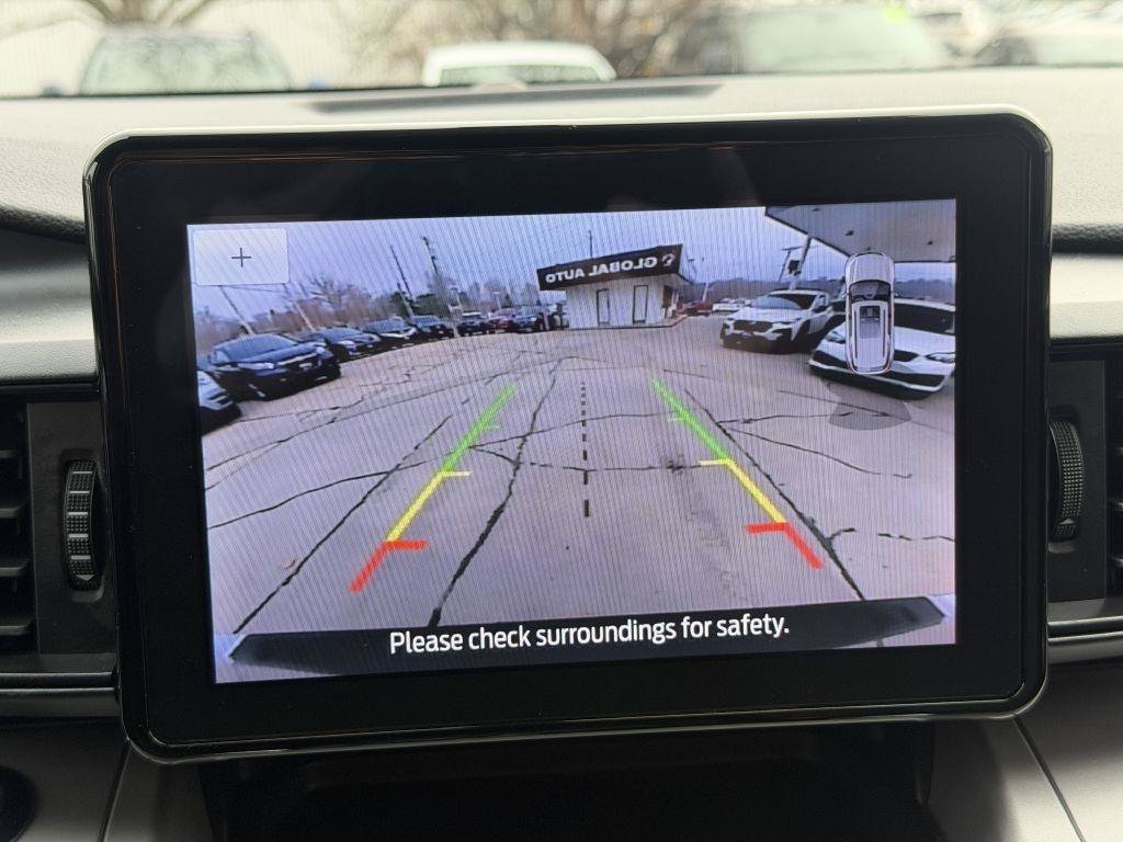 Used 2023 Ford Explorer XLT AWD/4WD image 19