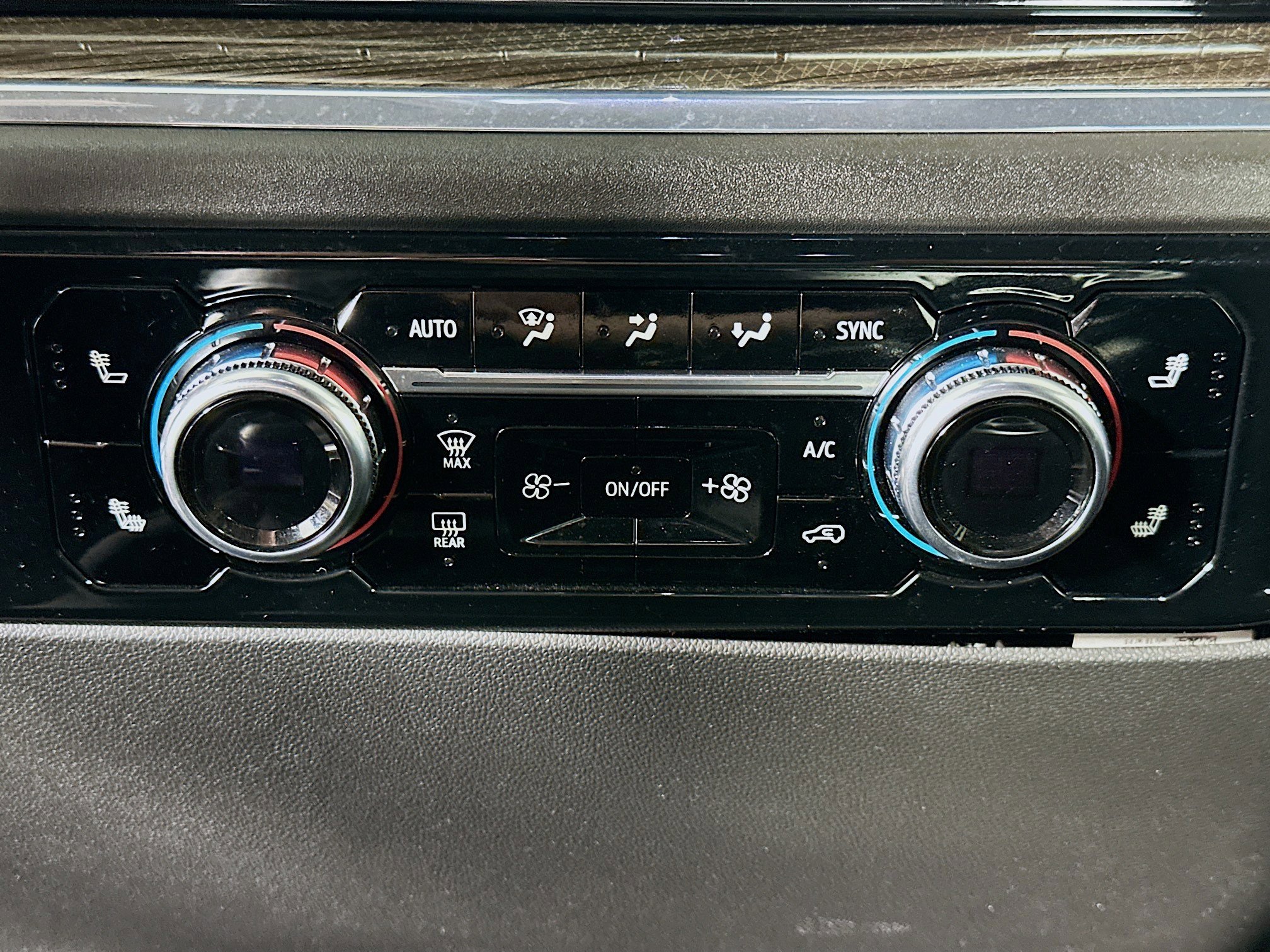 Used 2023 GMC Sierra 1500 Elevation image 24