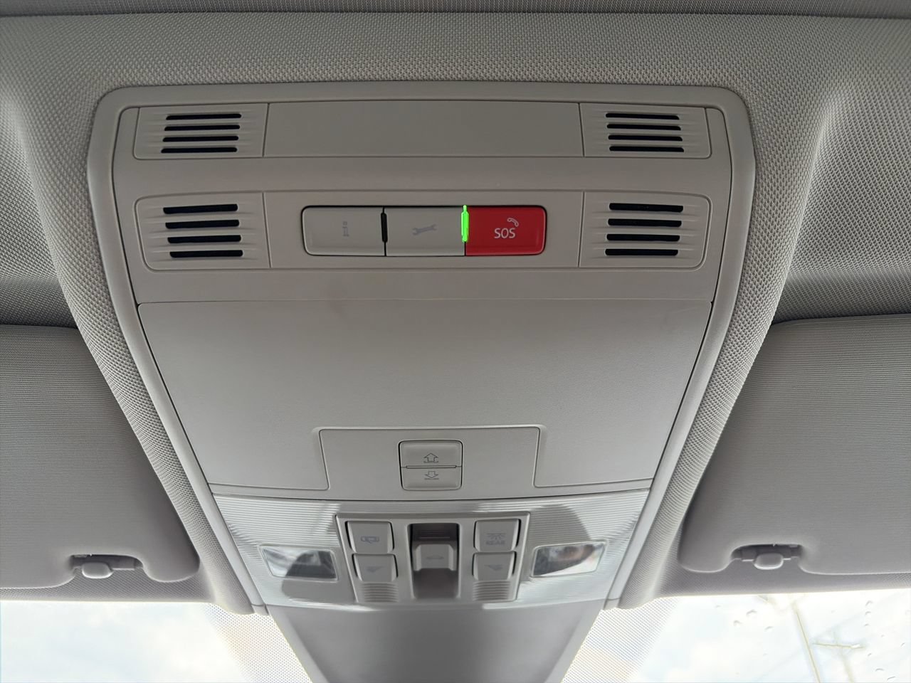 Used 2022 Volkswagen Tiguan SE FWD image 14