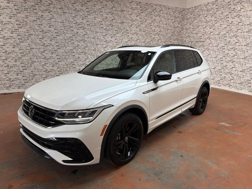 Used 2024 Volkswagen Tiguan SE R-Line FWD image 3