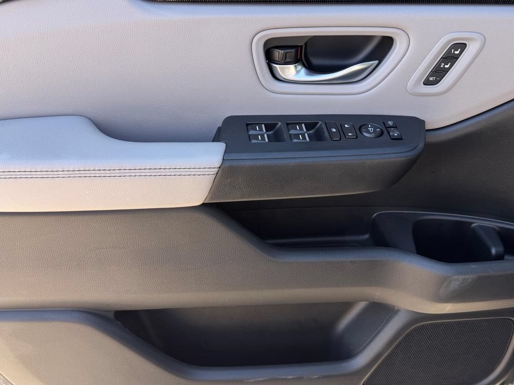 Used 2025 Honda Pilot Elite image 22
