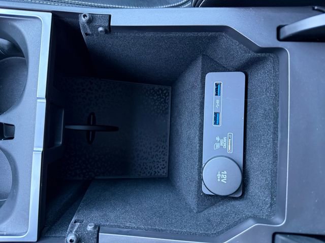 Used 2020 Jaguar E-PACE R-Dynamic SE image 28