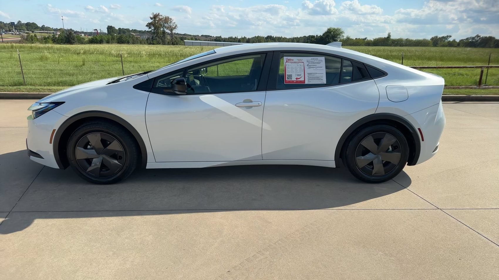 Used 2025 Toyota Prius LE FWD image 6