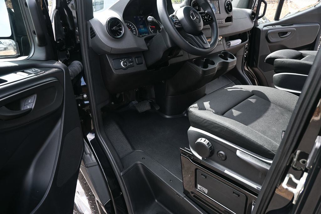 Used 2023 Mercedes-Benz Sprinter 2500 image 7