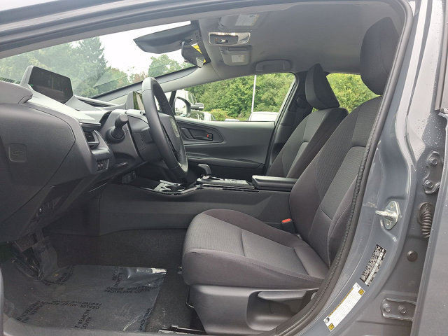 Used 2025 Toyota Prius LE FWD image 11
