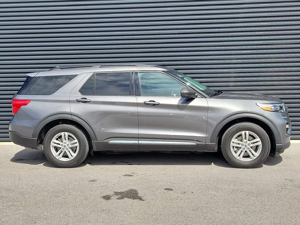 Used 2024 Ford Explorer XLT w/ Equipment Group 202A RWD image 8