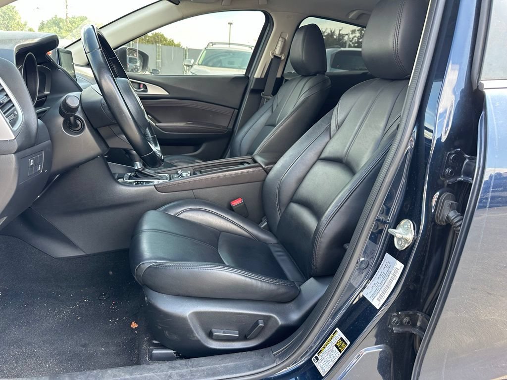 Used 2018 MAZDA MAZDA3 Touring FWD image 11