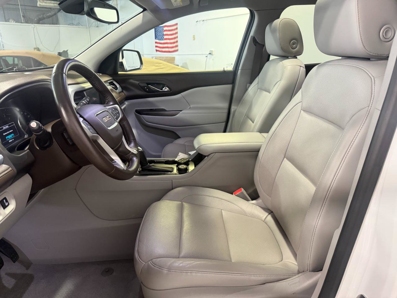 Used 2017 GMC Acadia SLT AWD/4WD image 4