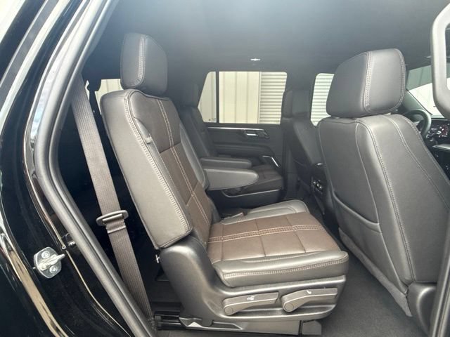 Used 2025 Chevrolet Tahoe High Country AWD/4WD image 18