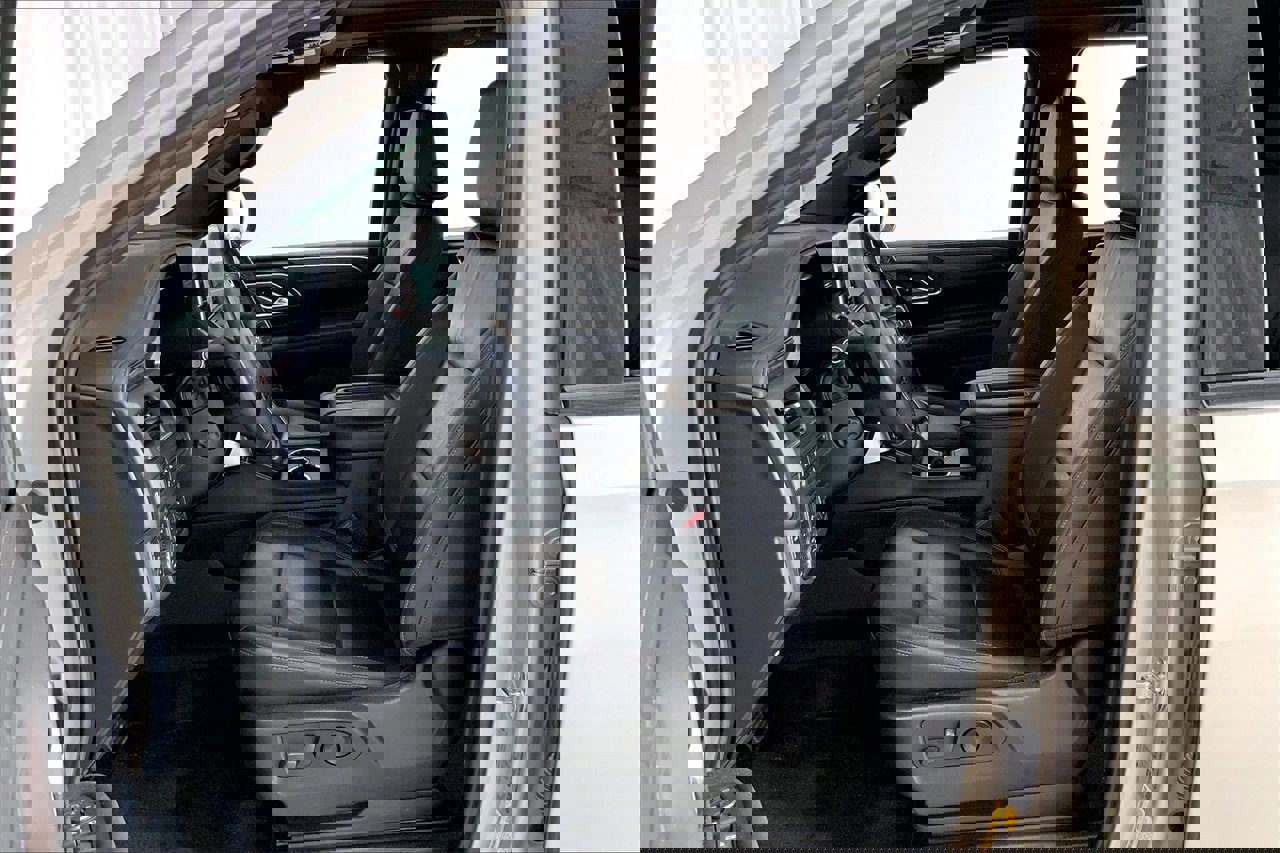 Used 2024 Chevrolet Suburban Z71 w/ Z71 Off-Road Package image 15