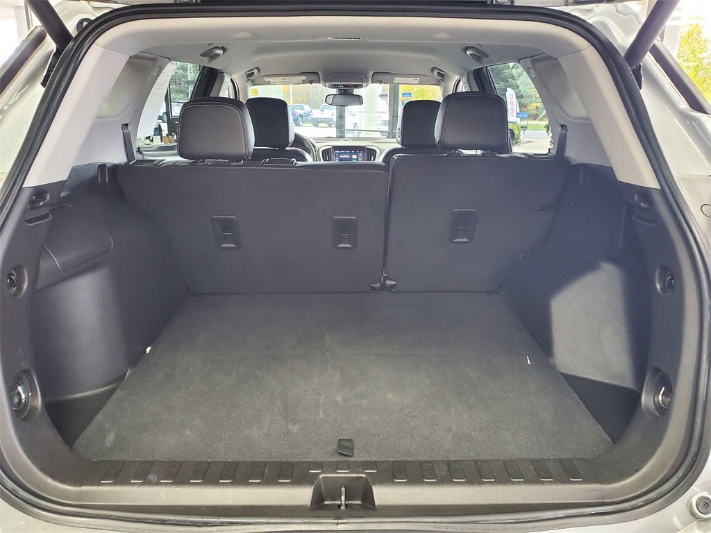 Used 2024 GMC Terrain SLT image 32