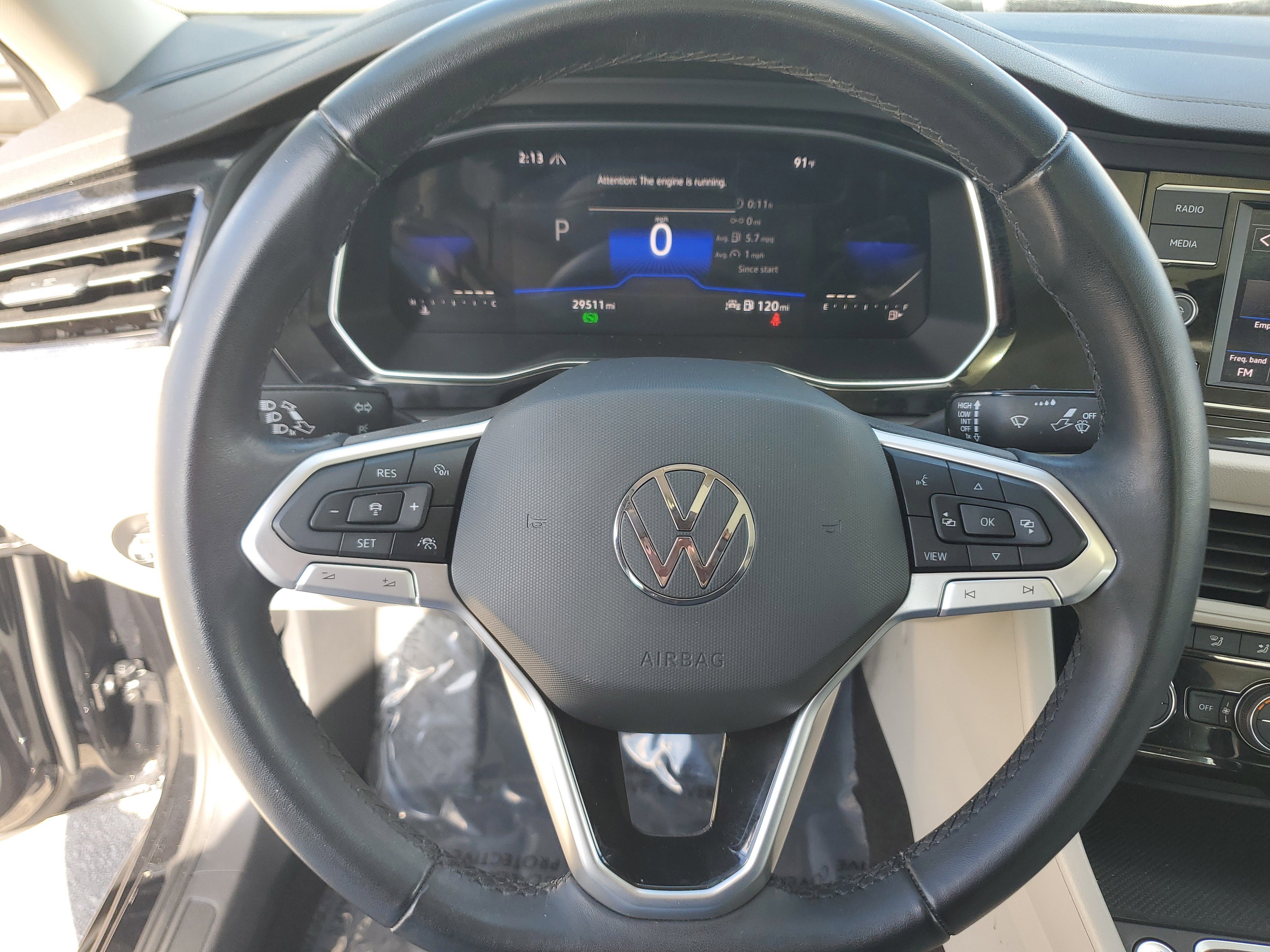 Used 2023 Volkswagen Jetta SE w/ Panoramic Sunroof Package image 19