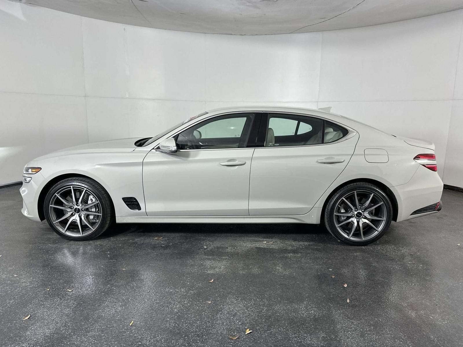 Used 2026 Genesis G70 2.5T image 5