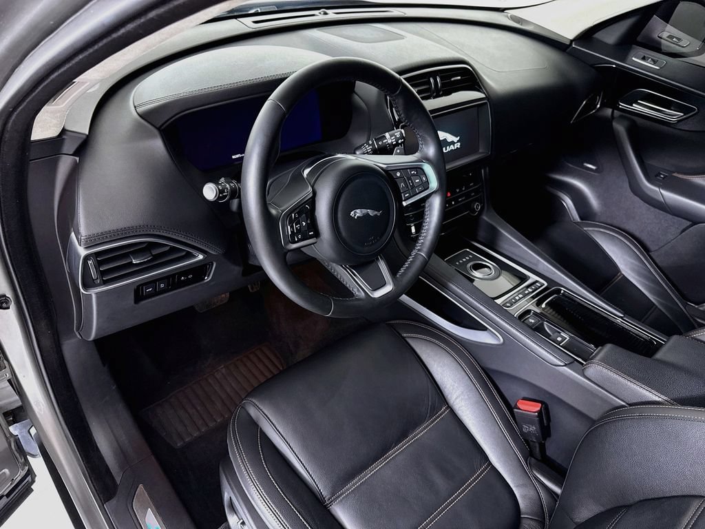 Used 2020 Jaguar F-PACE Prestige AWD/4WD image 9