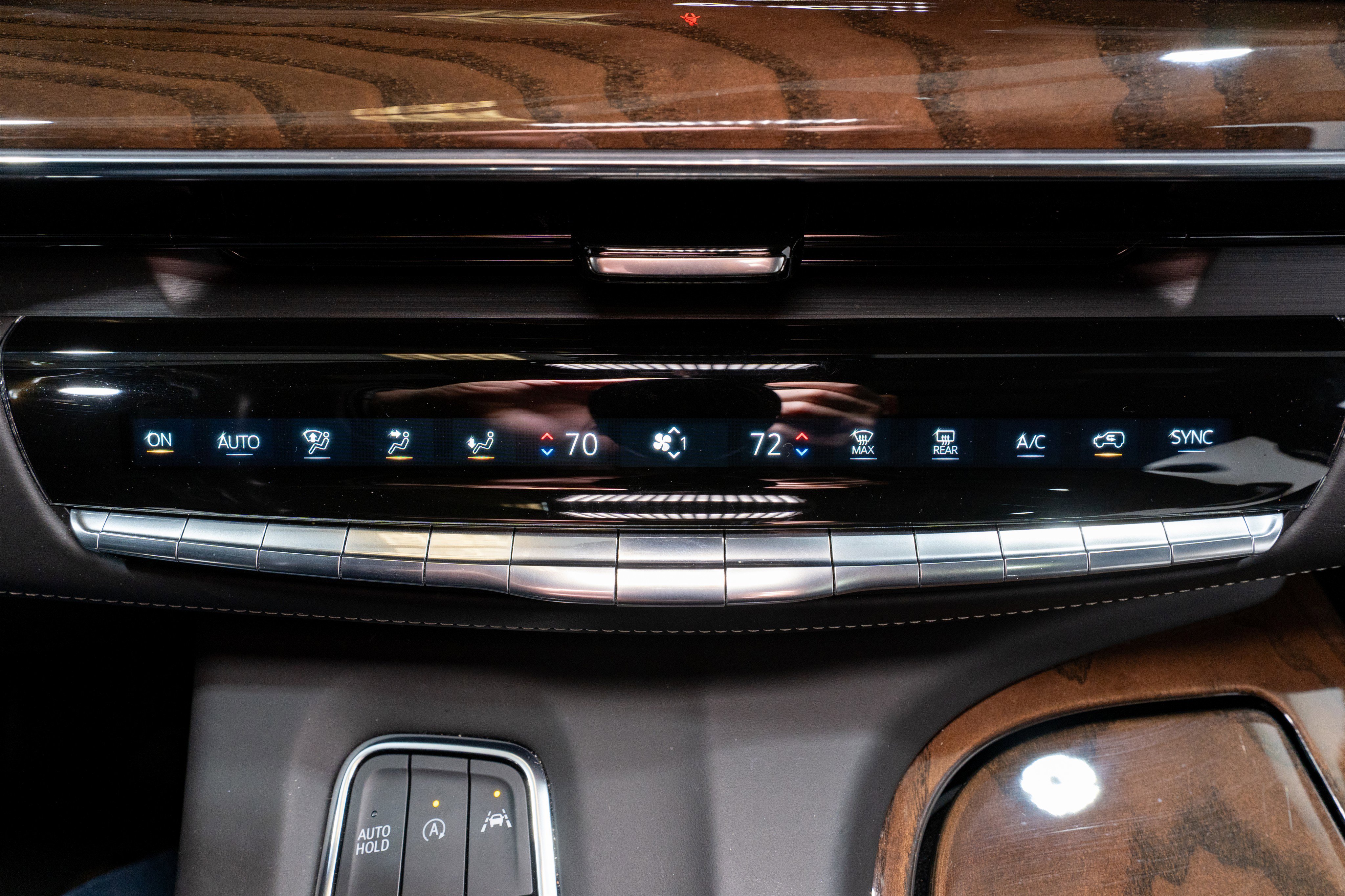 Used 2023 Cadillac Escalade Sport Platinum w/ LPO, ONYX Package image 25