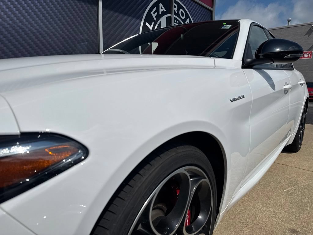 Used 2023 Alfa Romeo Giulia Veloce AWD/4WD image 17