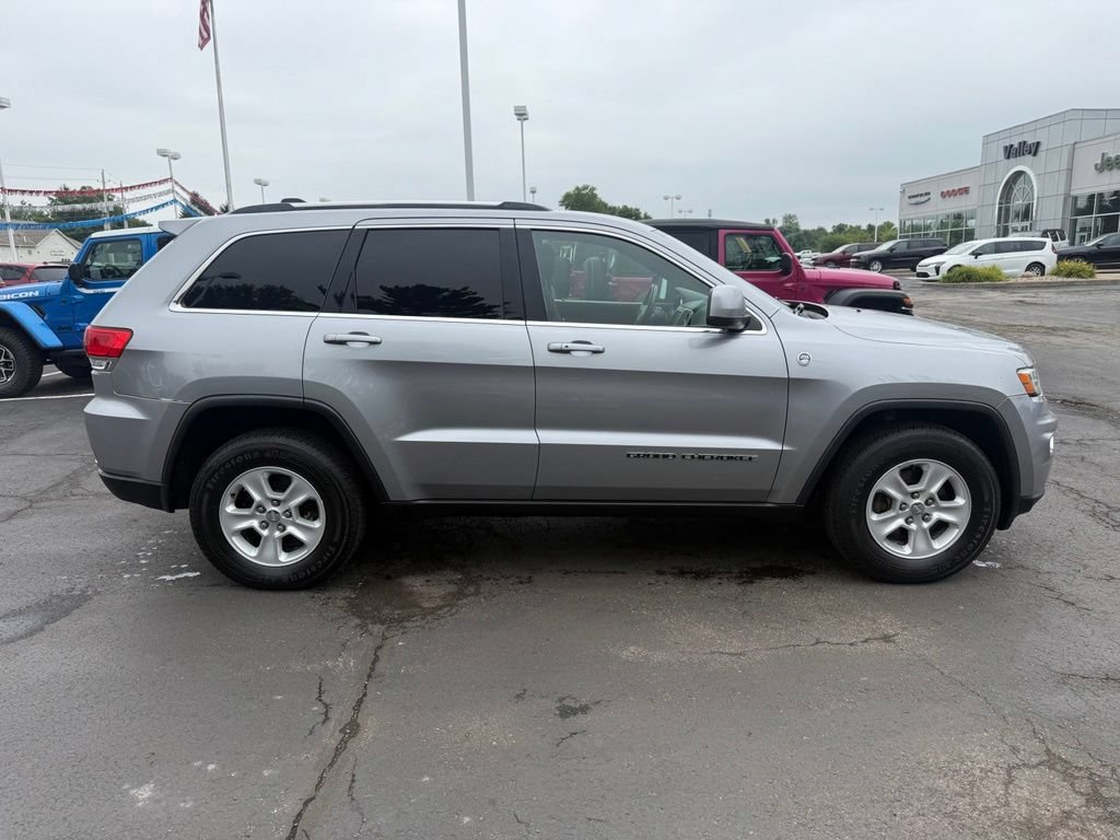 Used 2017 Jeep Grand Cherokee Laredo w/ Quick Order Package 23E AWD/4WD image 2