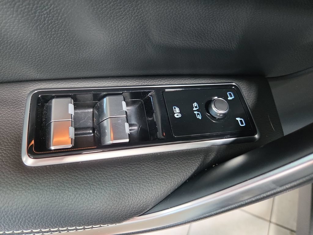 Used 2025 Jaguar F-PACE R-Dynamic S AWD/4WD image 29