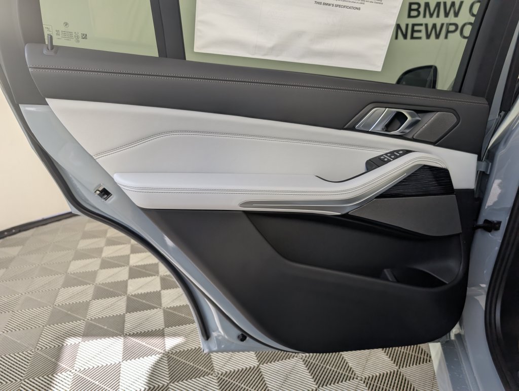 New 2027 BMW X7 xDrive40i w/ M Sport Package AWD/4WD image 18