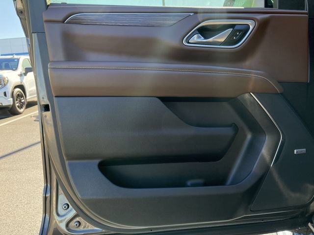Used 2021 Chevrolet Suburban High Country w/ Premium Package RWD image 22